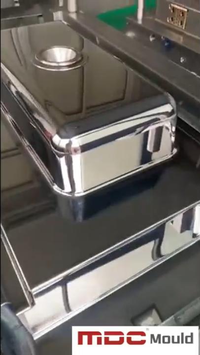 超鏡面拋光衛浴模具 - 您能“看見”的精度